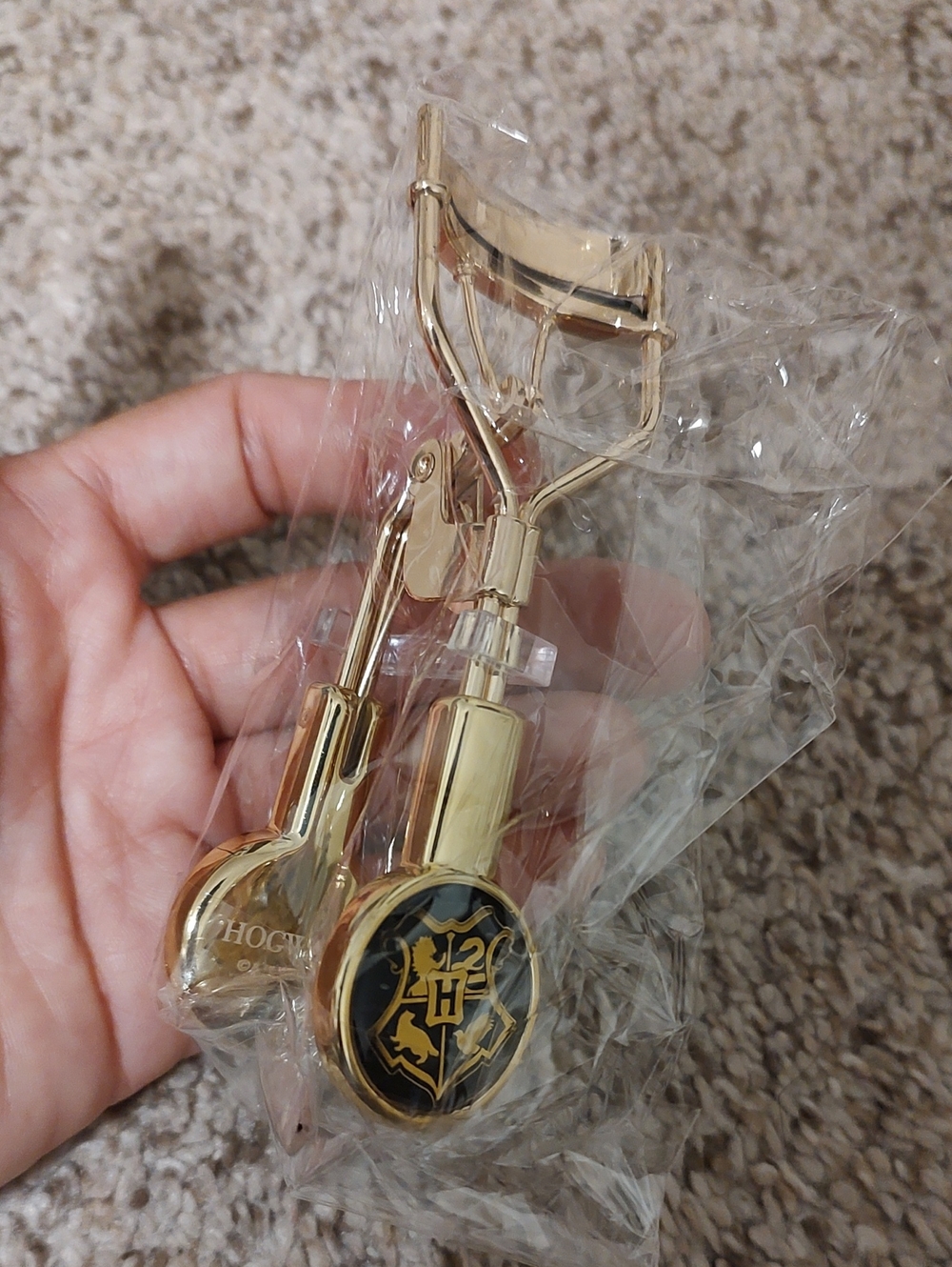 Harry Potter Gold Eyelash Curler with Decorative Crest